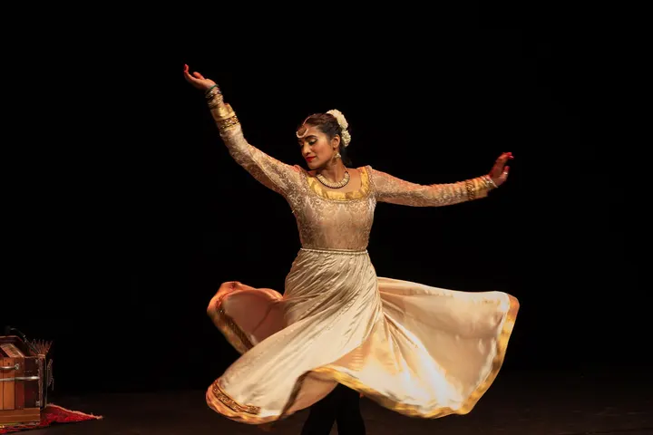 Rafia Bon Danseuse Bollywood — Danse à Terreaux, Lyon