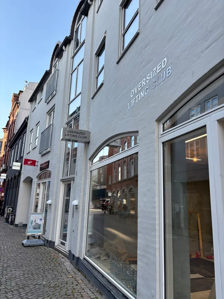 Oversized Lifting Club — Functional Training i Trøjborg, Aarhus