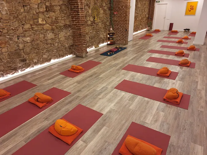 Yoga Infinito Escuela De Yoga — Yoga en l'Eixample, Barcelona