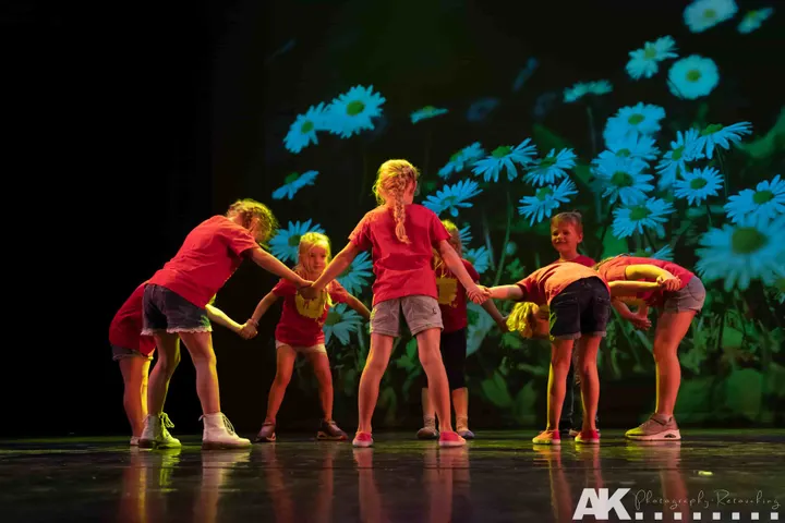 We Entertain — Dans in Bedrijventerrein, Heerhugowaard