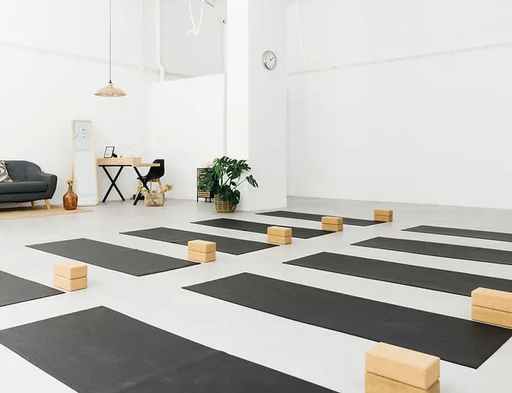Satya Yoga Studio — Yoga en Horta-Guinardó, Barcelona
