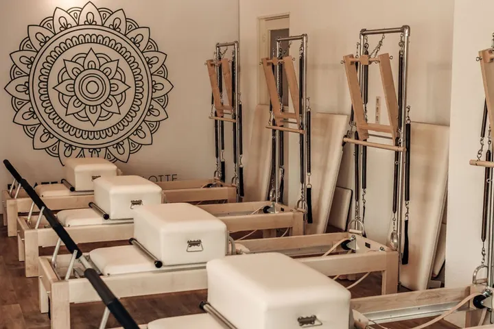 Pilates met Charlotte — reformer pilates-studio in Ouderkerk aan den IJssel — 3