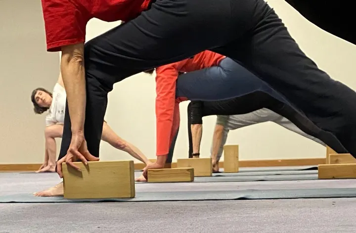 Maite Durá Yoga Iyengar — Yoga en Urbanització Les Atzavares, Elx