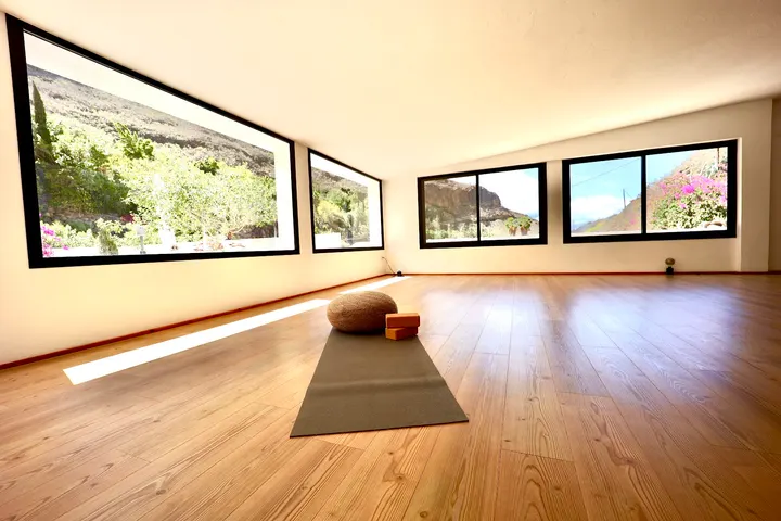 Aya House — Yoga en Lomo Gordo, Montaña la Data