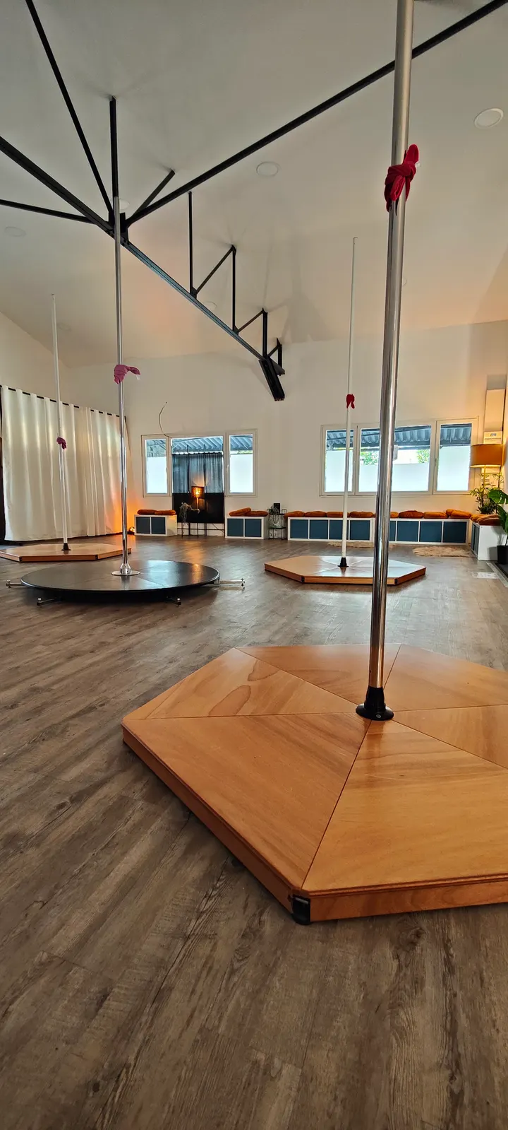 POLE DANCE STRASBOURG — Pole Fitness à Meinau, Strasbourg