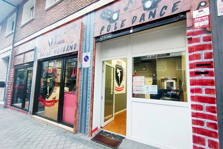 Glow Up- Pole Studio Legazpi — pole fitness-studio i Madrid — bild 5