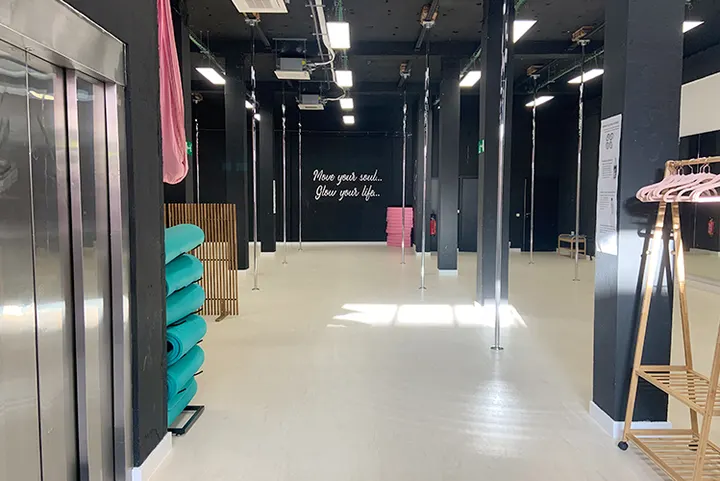 Glow Up- Pole Studio Legazpi — aerial-studio i Arganzuela, Madrid