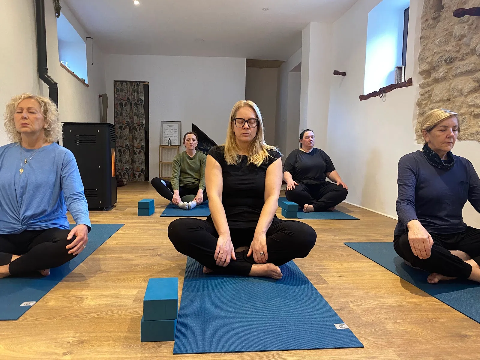 Retiros De Meditacion Yoga Y Masaje — yoga-studio en Ronda — 2