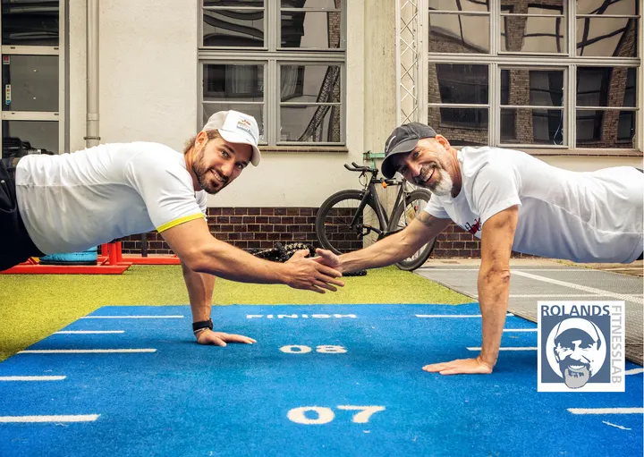 Rolands Fitness Lab @Basketballplatz am Schustehruspark — Fitnessstudio in Steglitz, Berlin