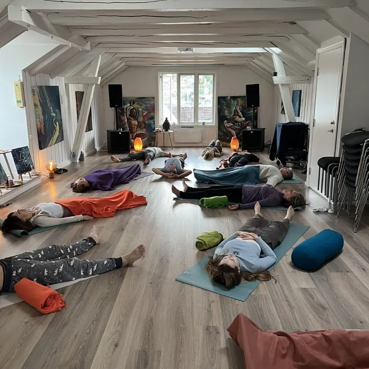 Yoga, Foredrag & Klær Cecilie Bartnes — yoga-studio i Bergen — 3