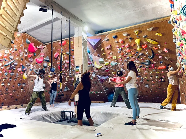 Boulder Moss Club de Escalada — escalada-studio en Granda de Riba, Gijón — 2