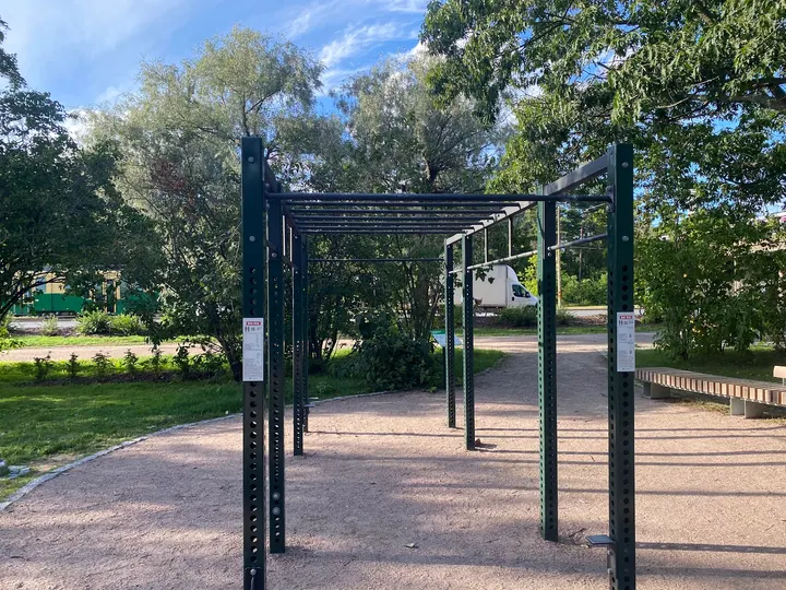 Linnunlaulun ulkokuntosali — fitnessstudio – Helsinki — 5