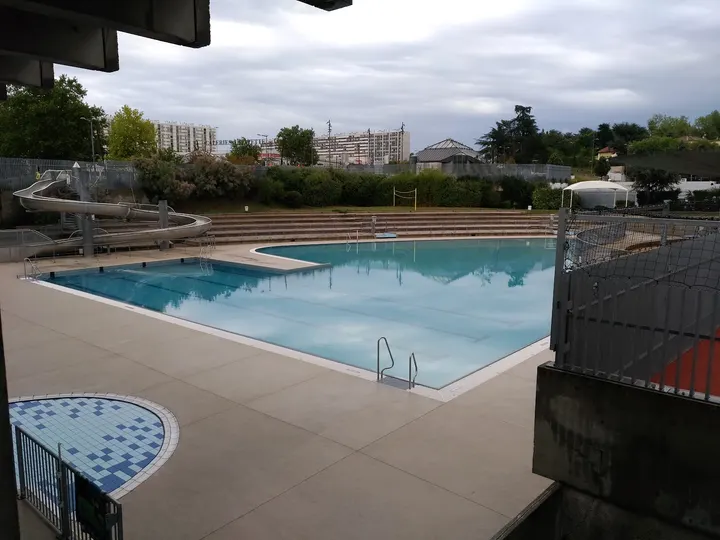 Piscine Jean Mermoz — Studio à Lyon 8e Arrondissement, Lyon