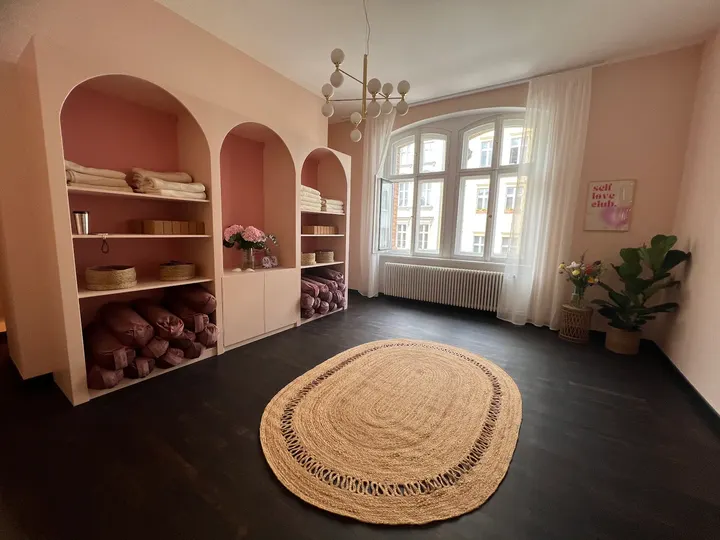 YOU GLOW Womanhood Mitte — yoga-studio in Berlin — 3