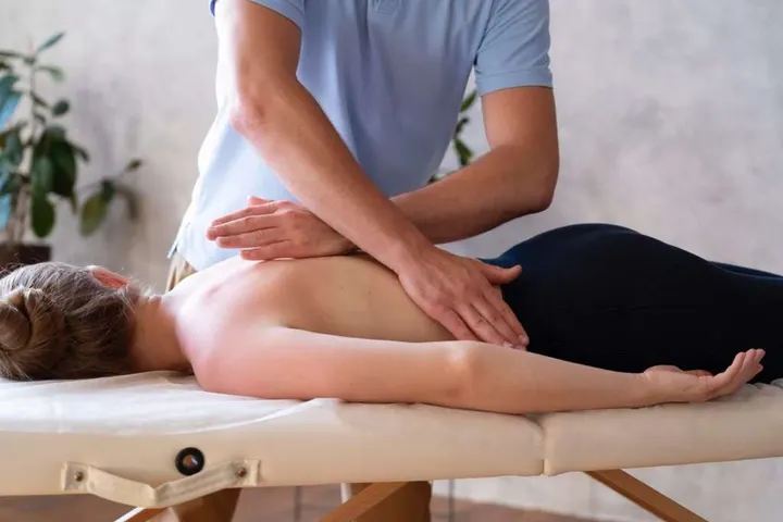 Clínica Solaris - Fisioterapia, entrenamiento y readaptación — pt studio-studio i Torre Atalaya, Málaga