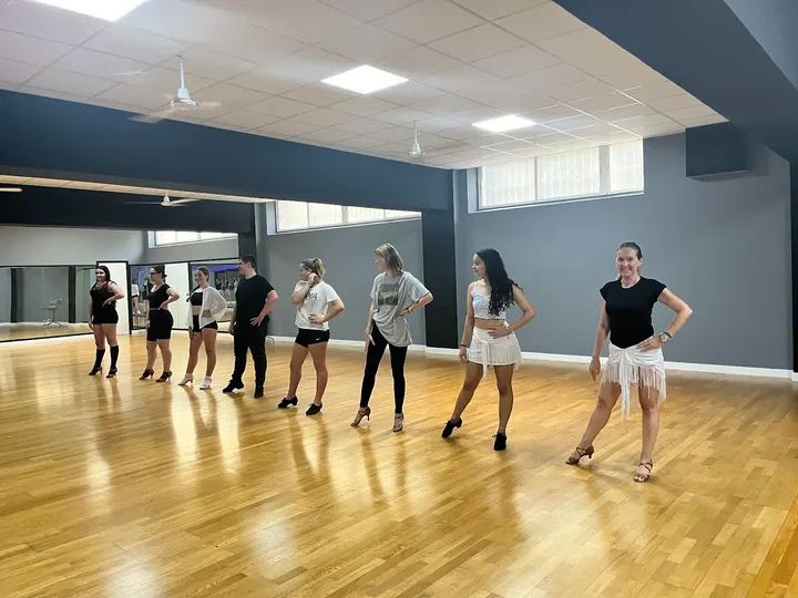 Rosas Escuela de Baile Alicante — baile-studio en la Florida Alta, Alicante — 2