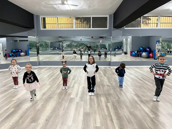 Rosas Escuela de Baile Alicante — Baile en la Florida Alta, Alicante