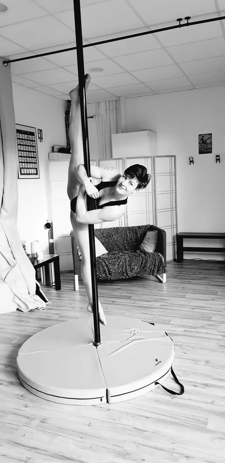 Studio Pole Dance - les Desaxes — pole fitness-studio à Centre Ville, Vitry-le-François — 3
