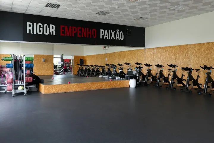 Dino's Clubes de Saúde — Ginásio em Taveiro, Alcobaça