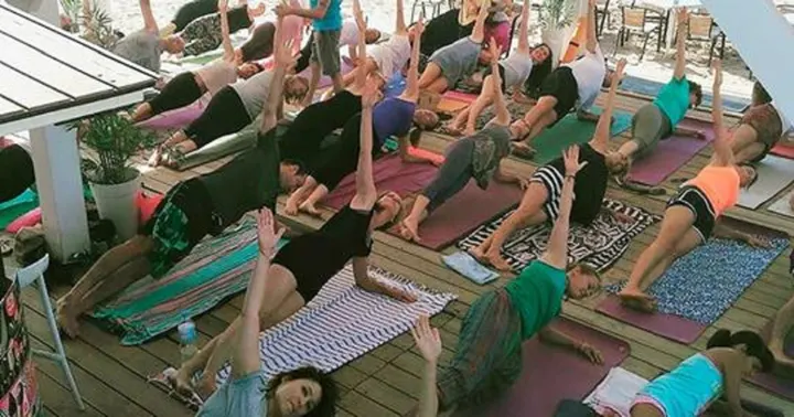 Yoga con Bachan Profesor de yoga y meditación en Castelldefels — yoga-studio i Can Roca, Castelldefels
