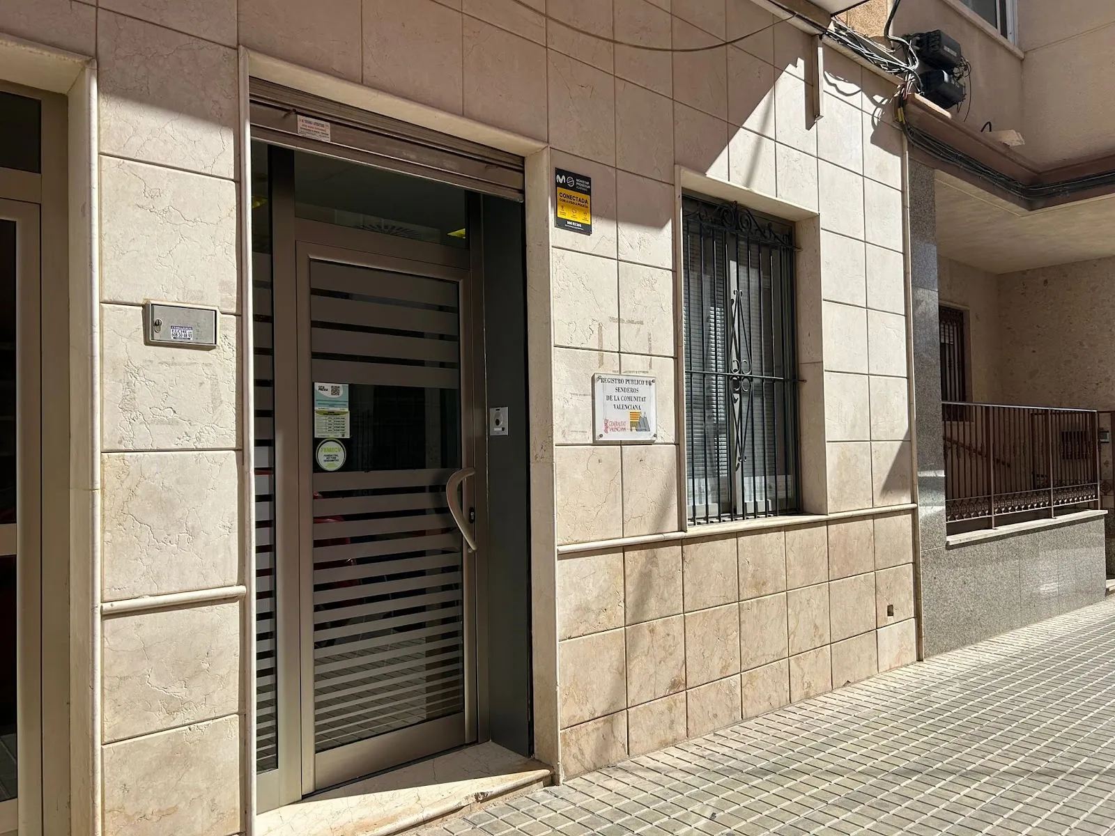 FEMECV Oficina Elche - Federación de Deportes de Montaña y Escalada de la Comunidad Valenciana — escalada-studio en Elche — 3