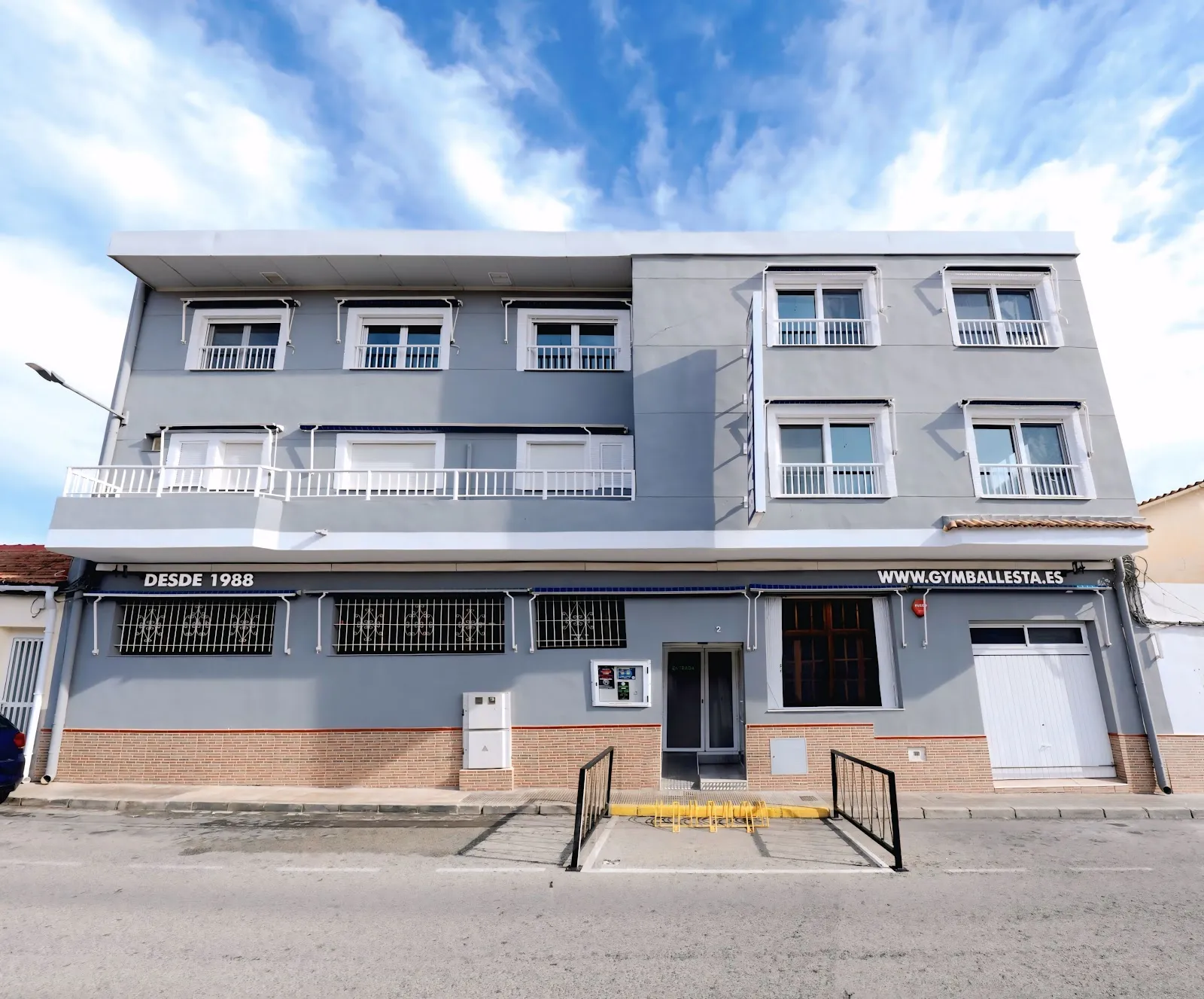 Com.B. Gimnasio Ballesta — estudio de fitness-studio en Los Montesinos — 3