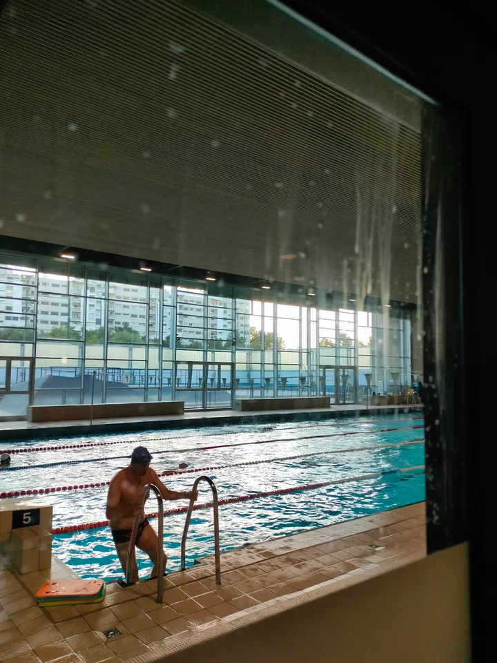 Piscine Bertrand Dauvin — Studio à Paris 18e Arrondissement, Paris