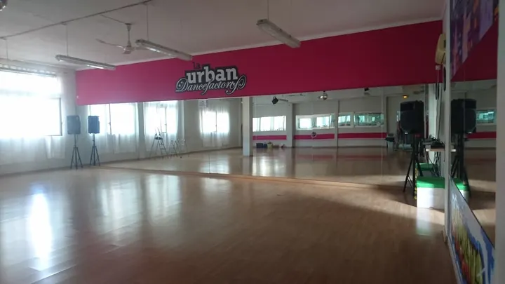 La Urban Dance Factory — Baile en Santa Eulàlia, L'Hospitalet de Llobregat