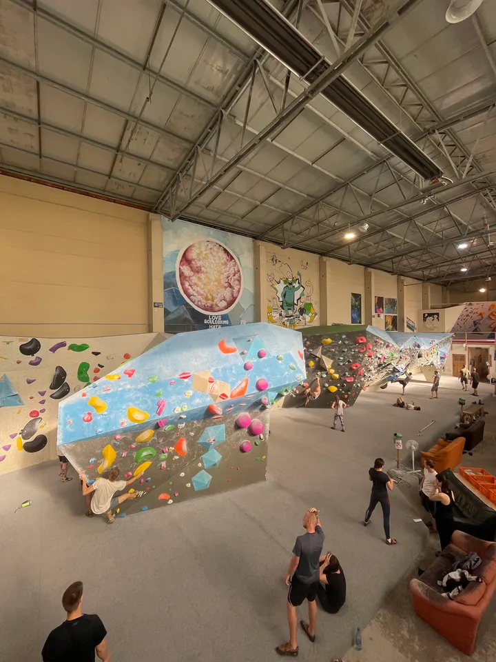 KOSMOS Boulderhalle — Klettern in Plagwitz, Leipzig