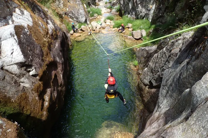Latitude 41 - Canyoning & Adventure Tours — escalada-studio em Campanhã, Porto — 2