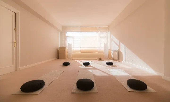 Escuela de Yoga - Escuela de Vida - Yoga en Bilbao — yoga-studio en Indautxu, Bilbao — 2