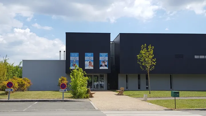 Piscine LES FONTAINES — studio à Doué-la-Fontaine, Doué-La-Fontaine — 2
