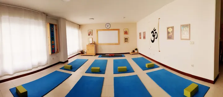 Escuela Sangna Yoga — Yoga en A Moureira, Pontevedra