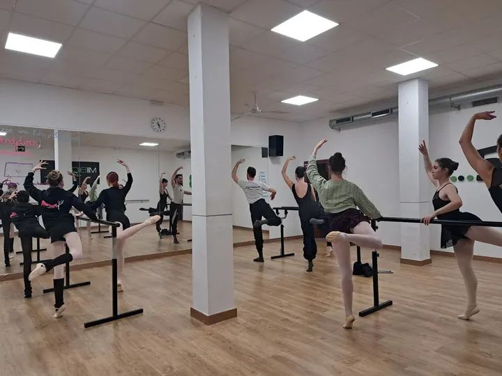 Mii Body Dance Baile — Baile en Delicias, Zaragoza