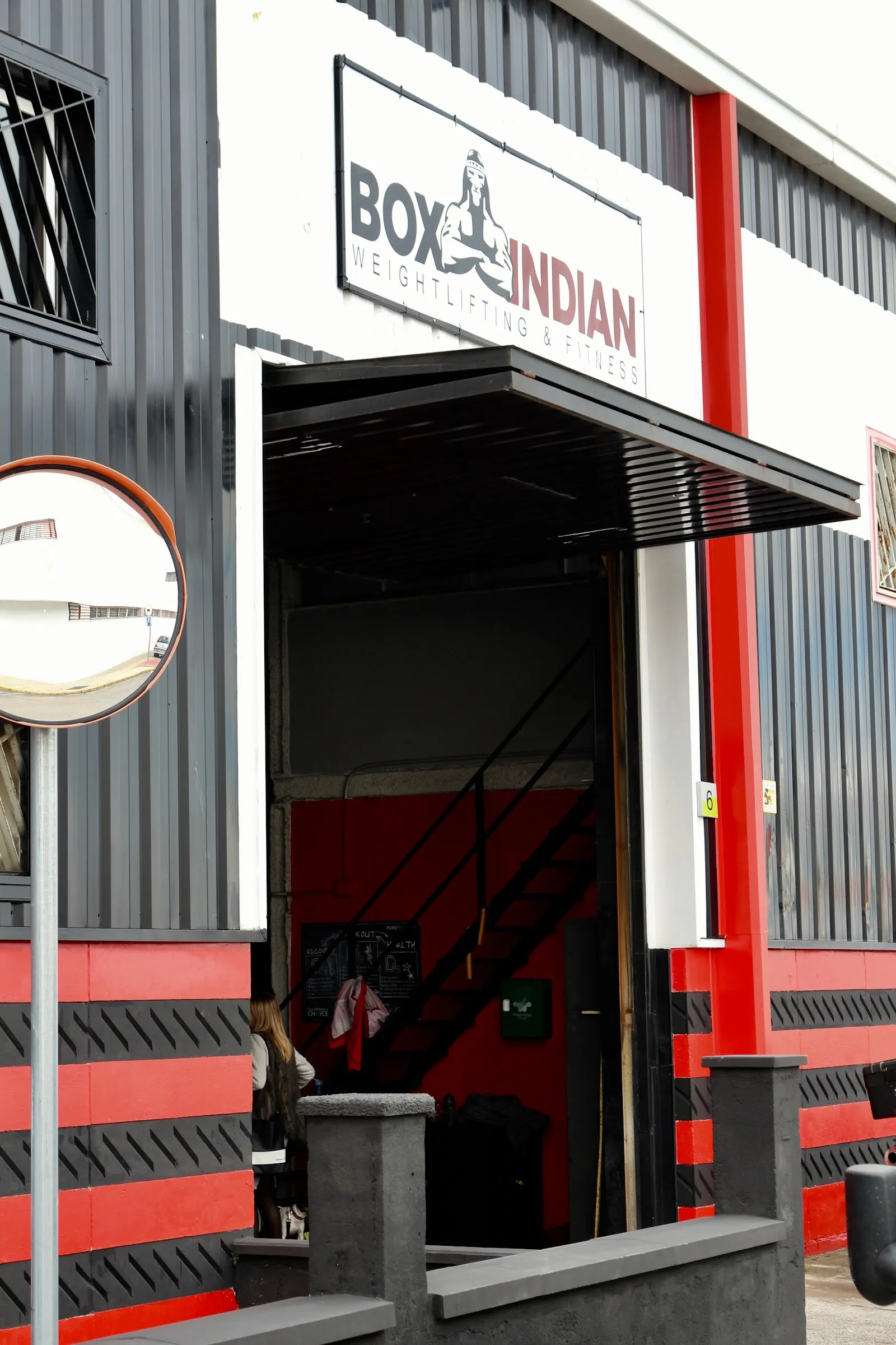 Indian: Weightlifting & Fitness — estudio de fitness-studio en Castilleja de la Cuesta — 3