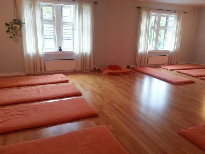 Calm Yoga Med Cecilie Strøm — yoga-studio i Askim — 3