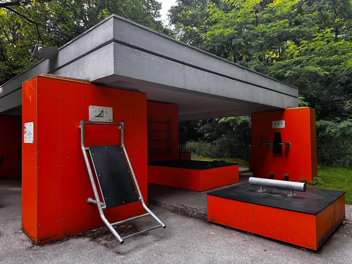 Street Workout Park / Calisthenics / Outside Gym — Callisthénie à La Courneuve