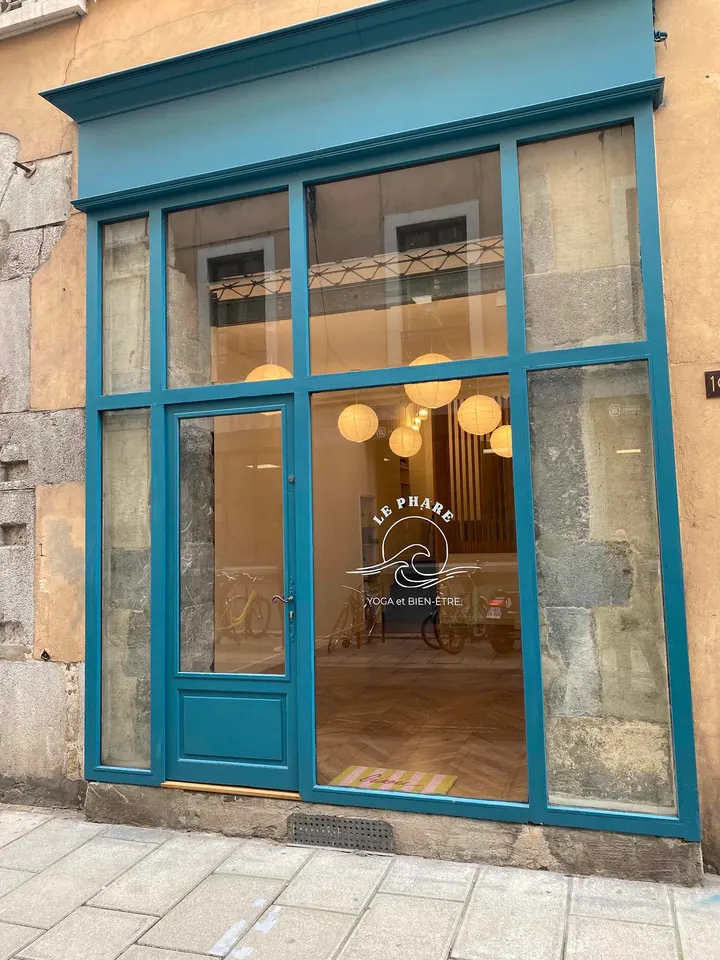 Le Phare Grenoble — Yoga à Secteur 2, Grenoble