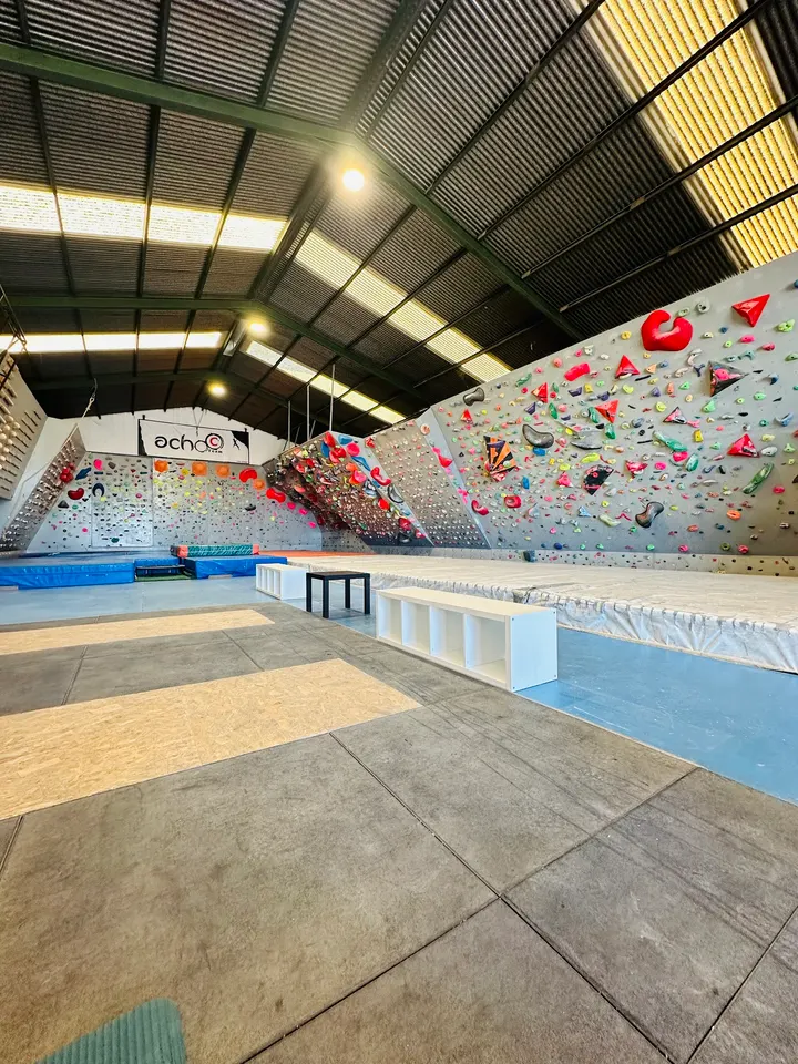 Rocódromo Achoc — Escalada en Casas de Cementerio de Nuestro Padre Jesus, Murcia