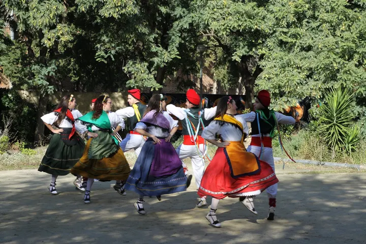 Grup Internacional De Danses Renaixenca De Barcelona — baile-studio en Sants-Montjuïc, Barcelona — 3