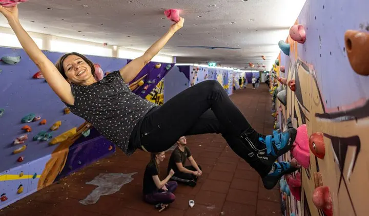 Riesige Rosi - öffentliche Boulderpassage — Bouldering in Ramersdorf, München