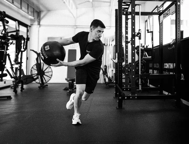 React Entrenamiento - Rendimiento, Fitness y Readaptación — entrenamiento personal-studio en Albufereta, Alicante — 2