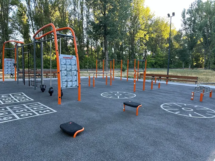 Parque de calistenia — calisthenics-studio en Gamonal, Burgos — 2