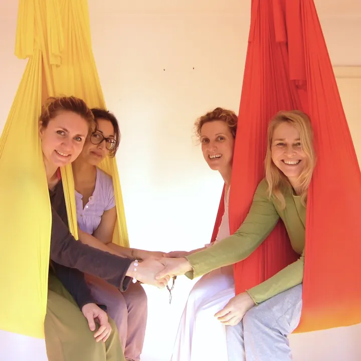 DANA® AERIAL YOGA INSTITUT — Yoga in Lokstedt, Hamburg
