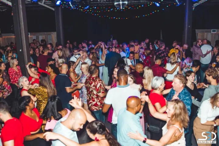 Salsa Bij Djey — Dans in Nieuwlandbuurt, Den Helder
