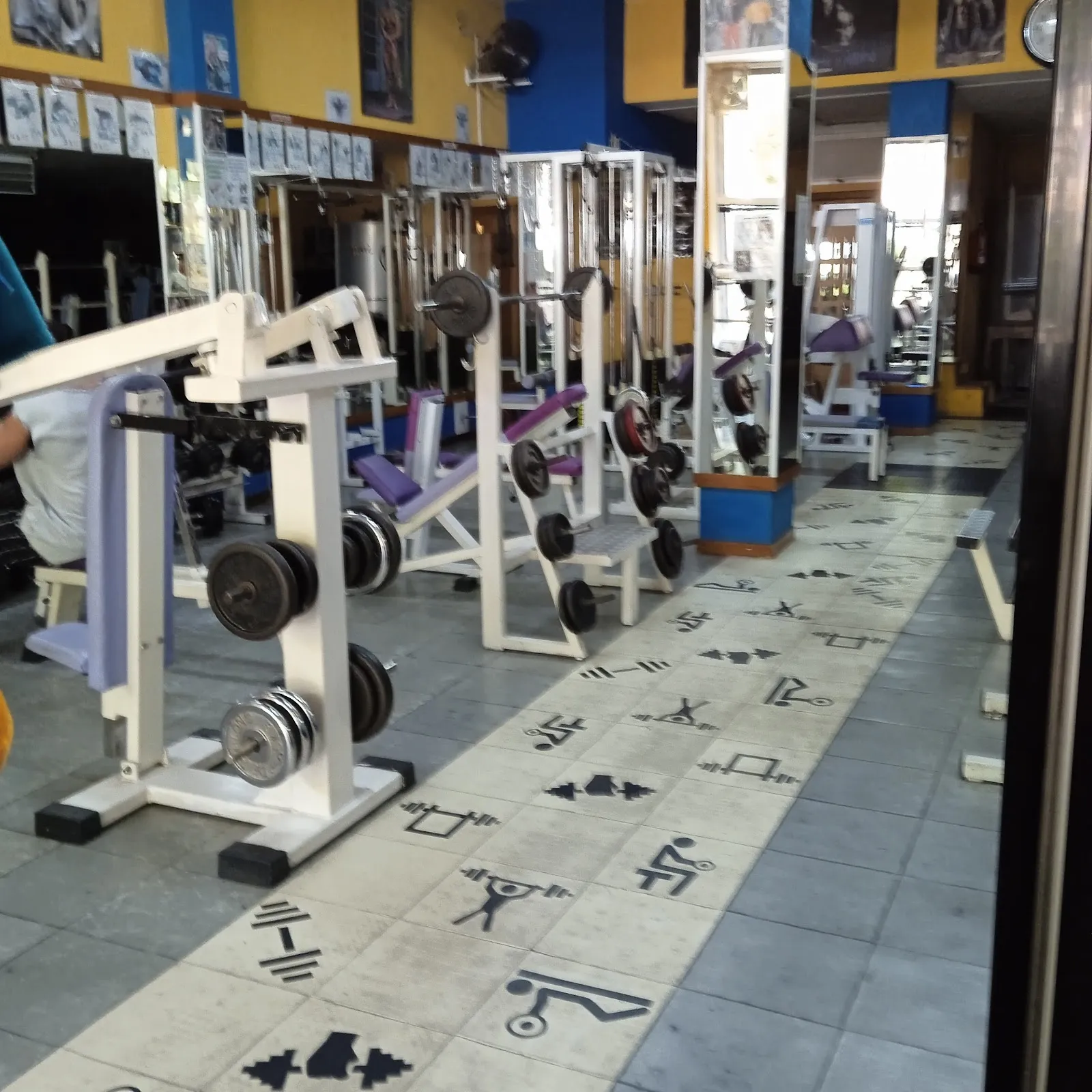 Gimnasio Fitness Manía — estudio de fitness-studio en Badalona — 4