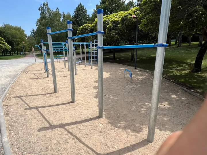 Parque de calistenia y street workout — estudio de fitness-studio en Las Norias, Logroño — 3