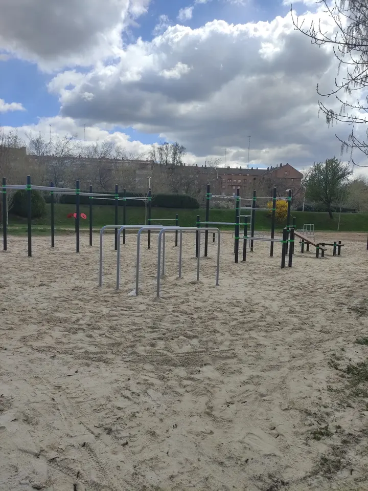 Parque de calistenia — calisthenics-studio en Parquesol, Valladolid — 2