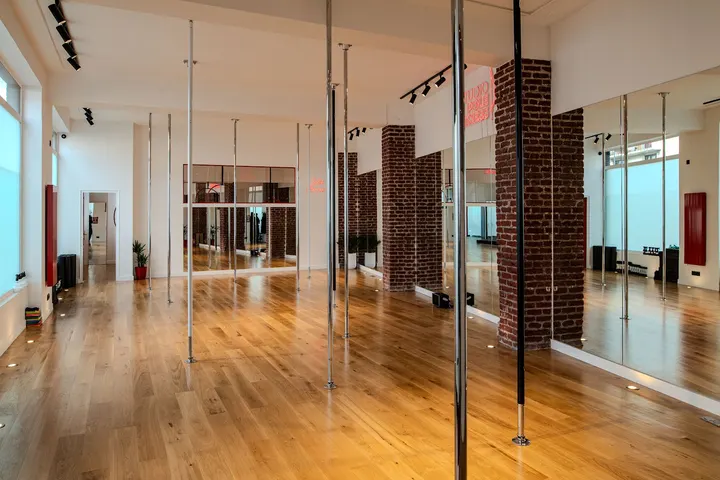 Pole & Sport — pole fitness-studio à Solidarité - Carnot, Montreuil — 3