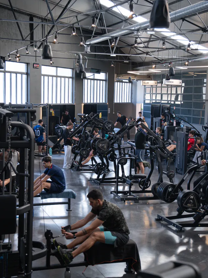 GYMSTAR TROFA — Ginásio em Bougado (São Martinho e Santiago), Trofa